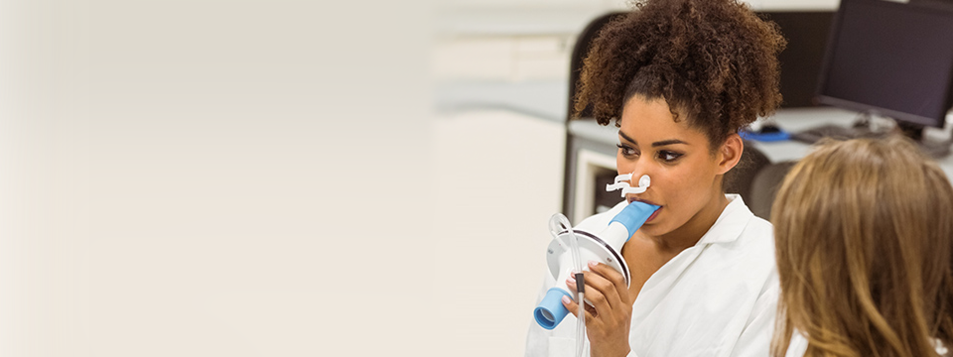 How to Use a Spirometer